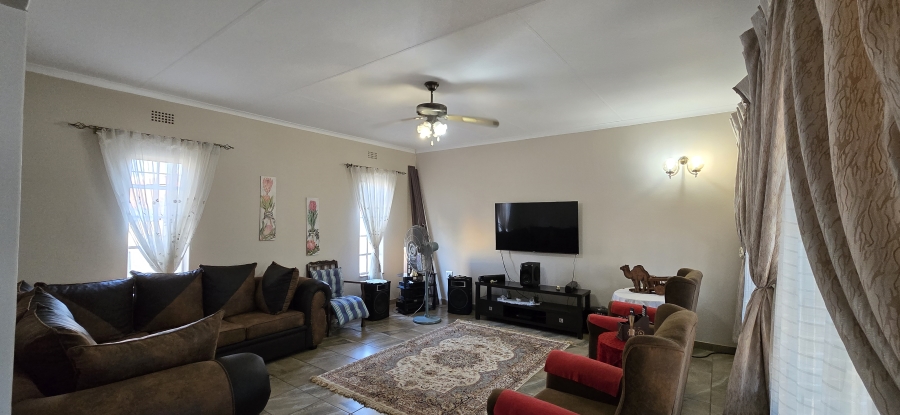 4 Bedroom Property for Sale in Geelhoutpark North West